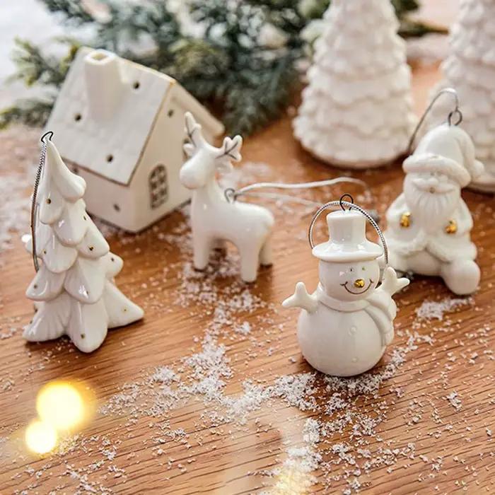 Ornement de pendentif de maison en céramique, peinture à chaud, arbre de Noël, breloques évidées, maison de neige, artisanat en céramique, mise en scène, décoration d'intérieur