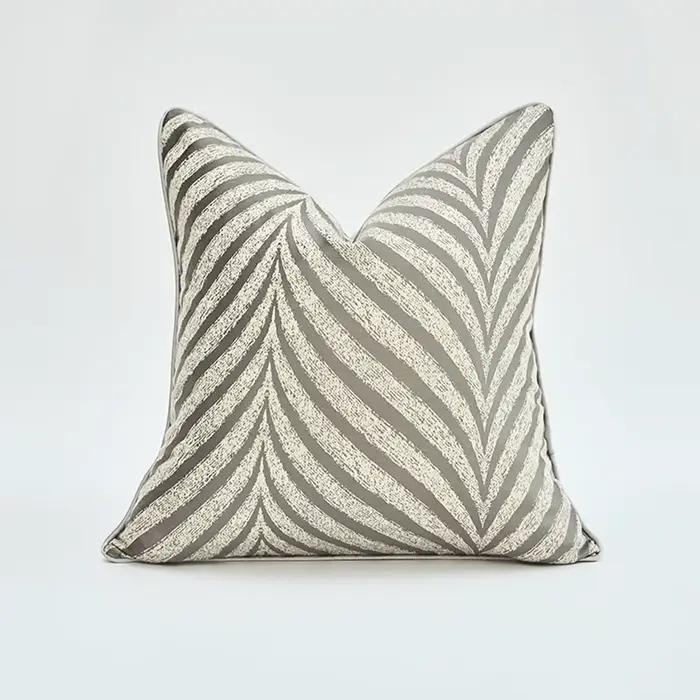 Housse de coussin de canapé brodée