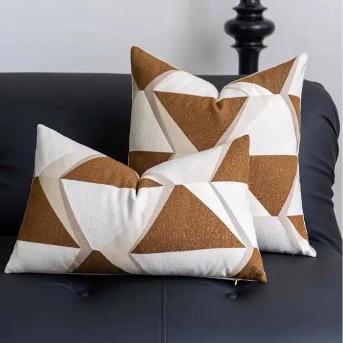 Housse de coussin de luxe géométrique jacquard marron caramel beige