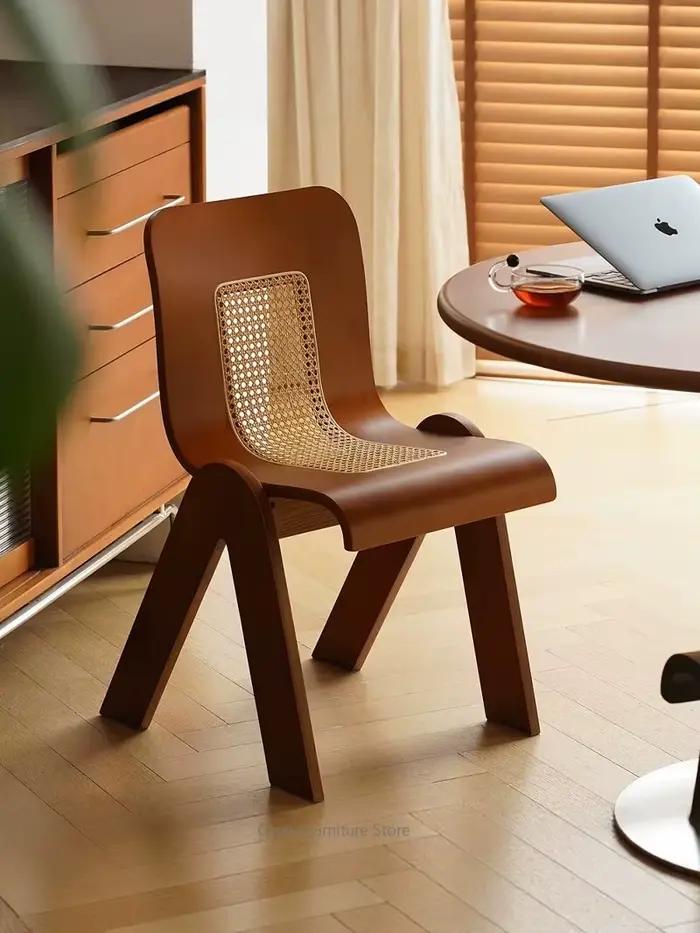 Chaise de salle à manger en rotin et bois massif pour la maison