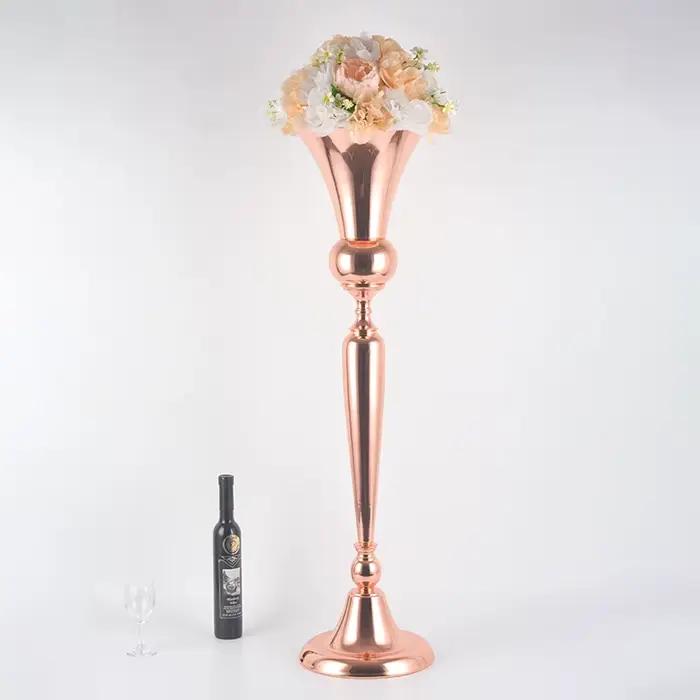 Vase en métal, centre de table de mariage