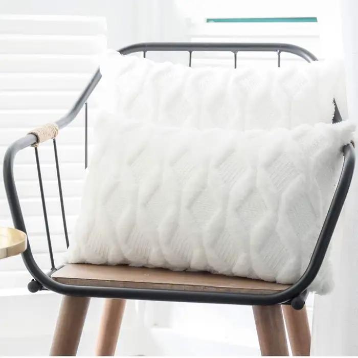 Housse de coussin en peluche blanche
