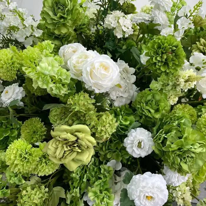 Décoration verte artificielle sur le thème de la forêt pour banquets de mariage