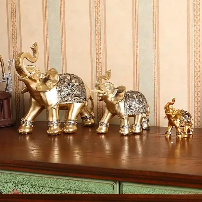 Statue d'éléphant en résine dorée
