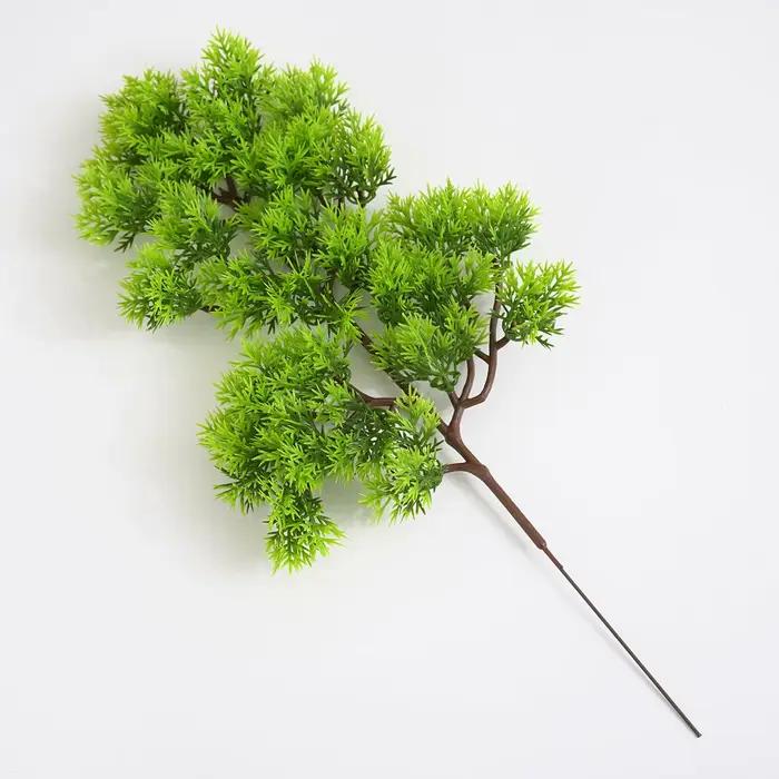 Branches de pin artificielles