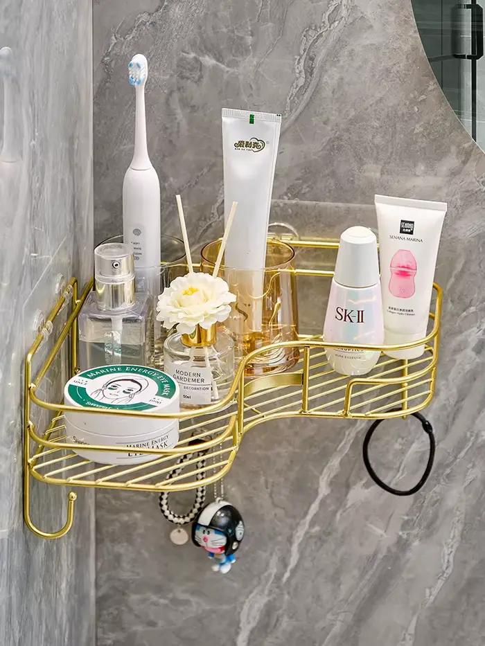 Étagère de rangement triangulaire dorée pour salle de bain