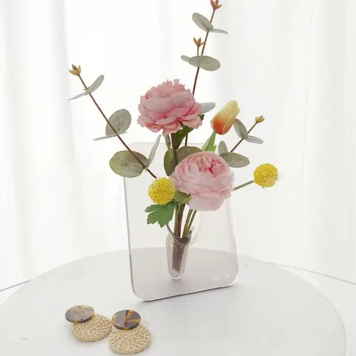 Décoration d'intérieur classique : Vase transparent pour arrangement floral