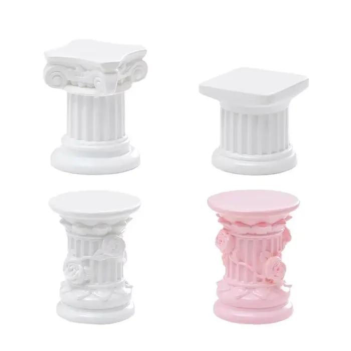 Élégante figurine de colonne grecque d'intérieur avec support de chandelier inspiré des piliers romains