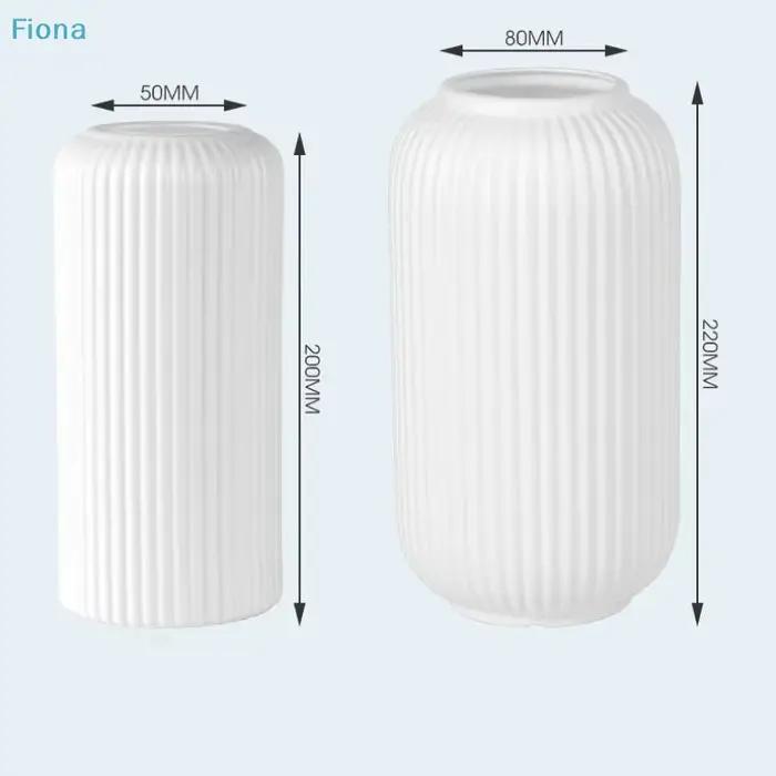 ☽ Vase en plastique blanc côtelé