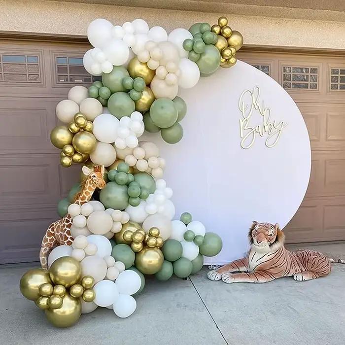 Guirlande de ballons vert sauge en arc