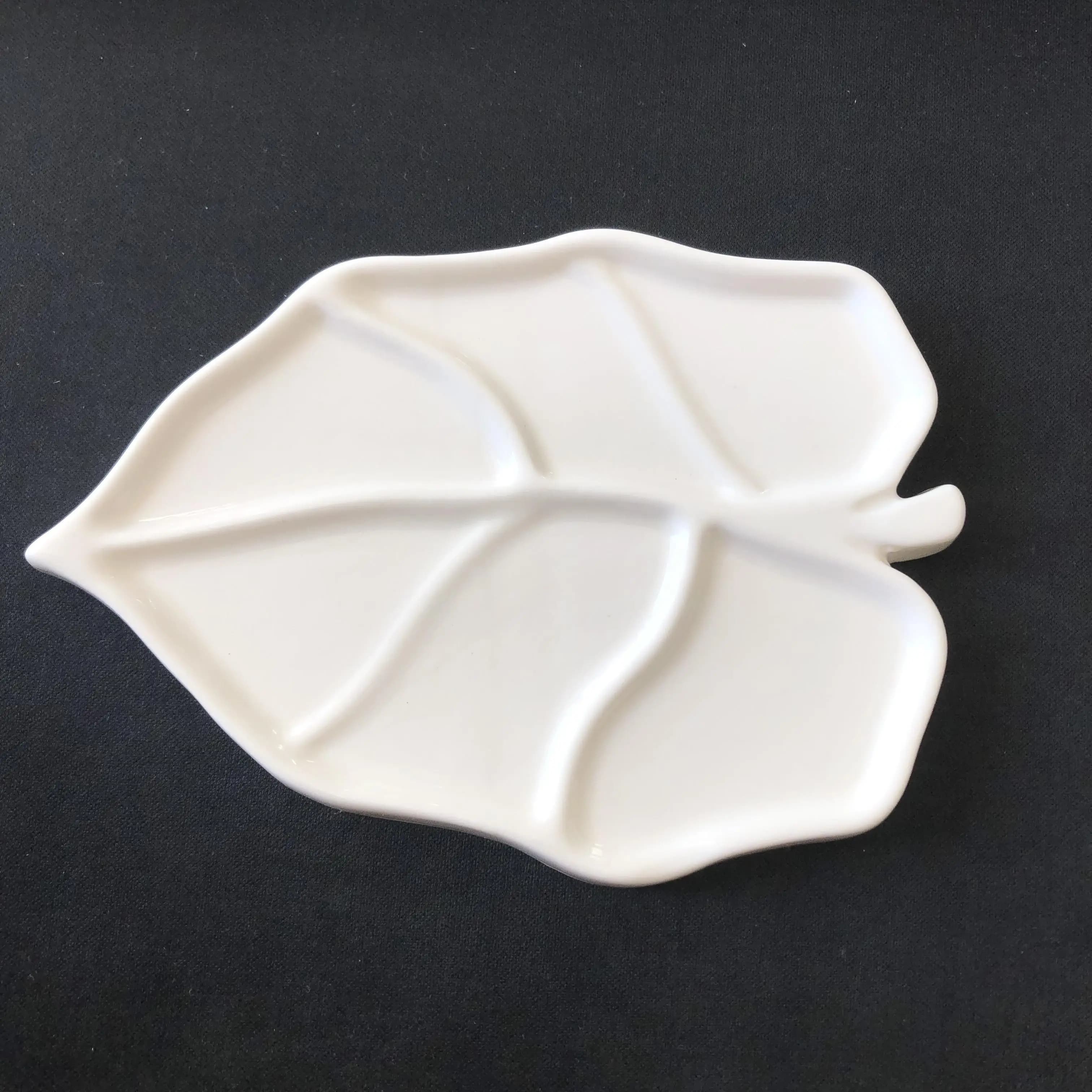 Palette de couleurs en céramique, peinture à l'aquarelle, porcelaine, petites feuilles, plateau de p