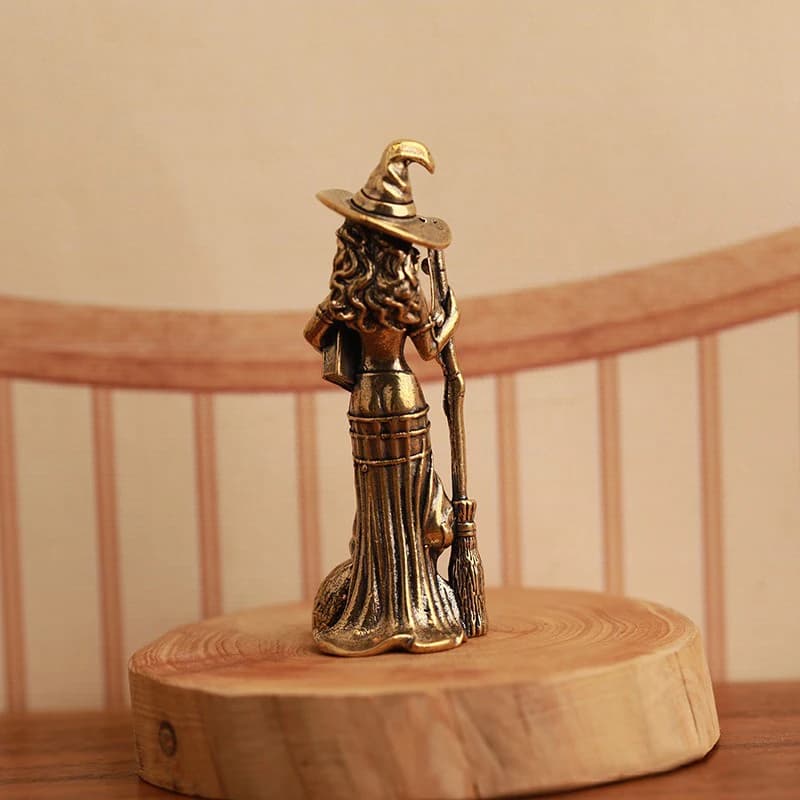 Ornement de sorcière de lune de balai adapté à la décoration de la maison et du bureau, ornement de 