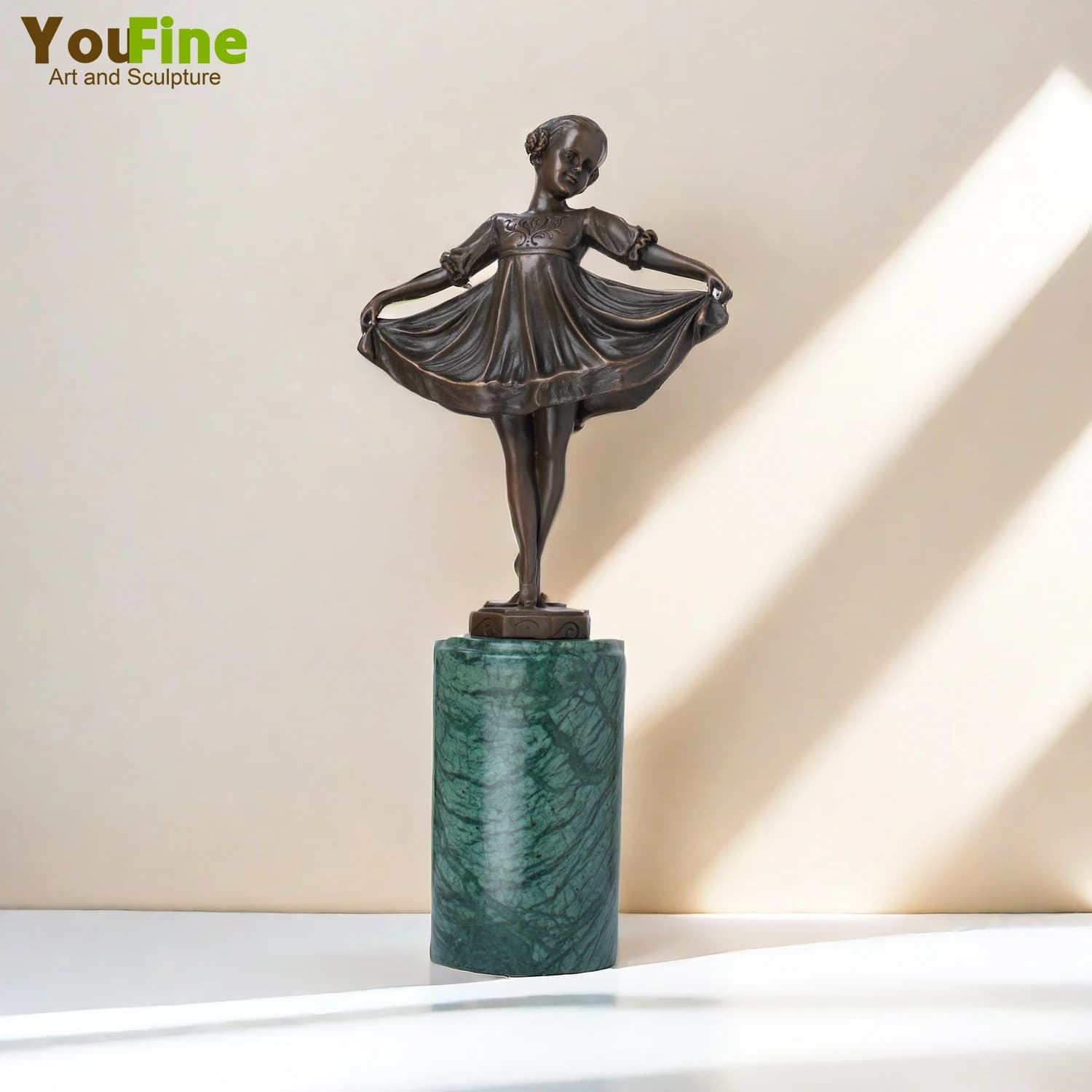 Sculpture de Ballerine en Bronze de 32cm avec Base en Marbre, Gracieuse, Considérant la PhtalGirl, S