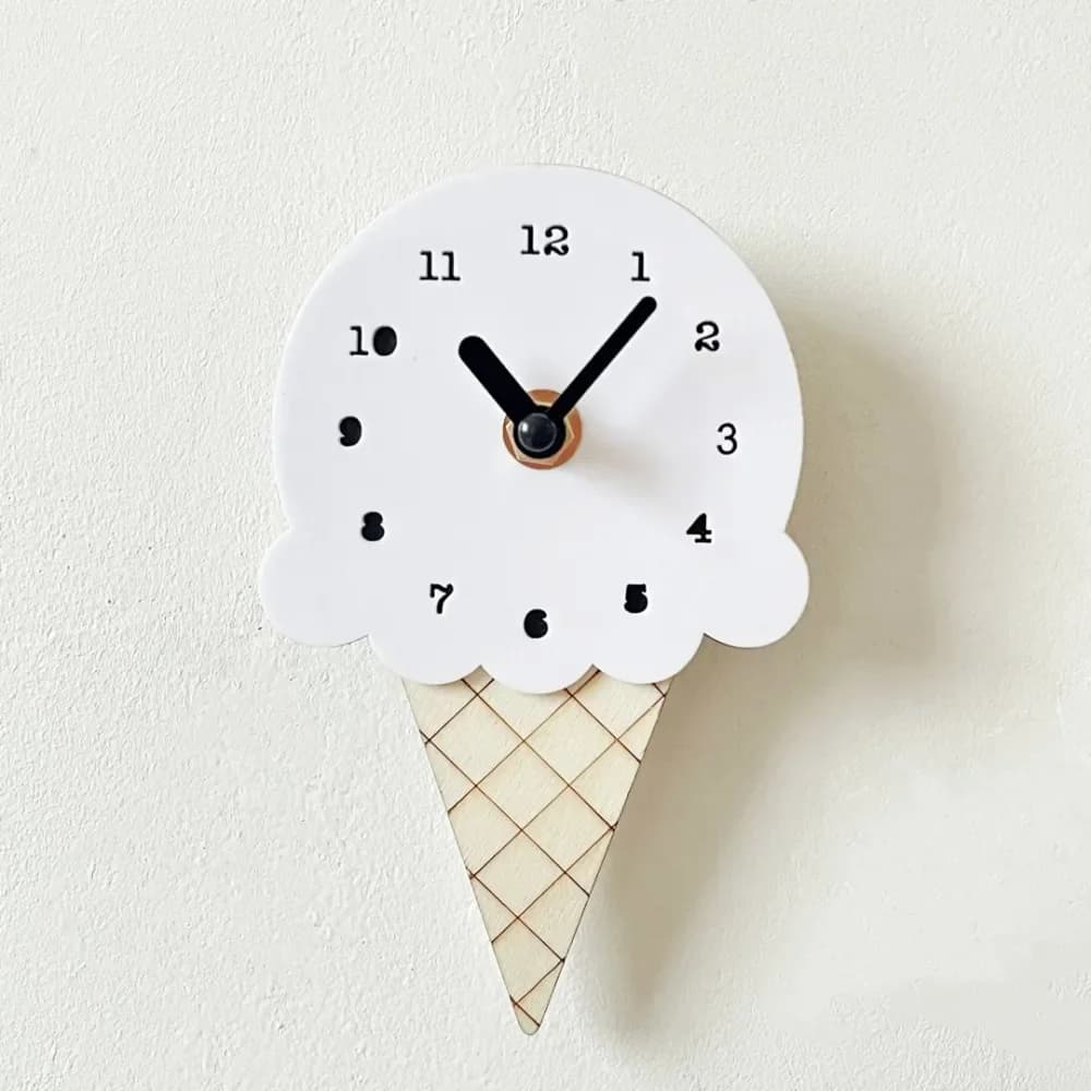 Horloge murale élégante en bois en forme de crème glacée – Ambiance amusante pour chambre d'enfants,