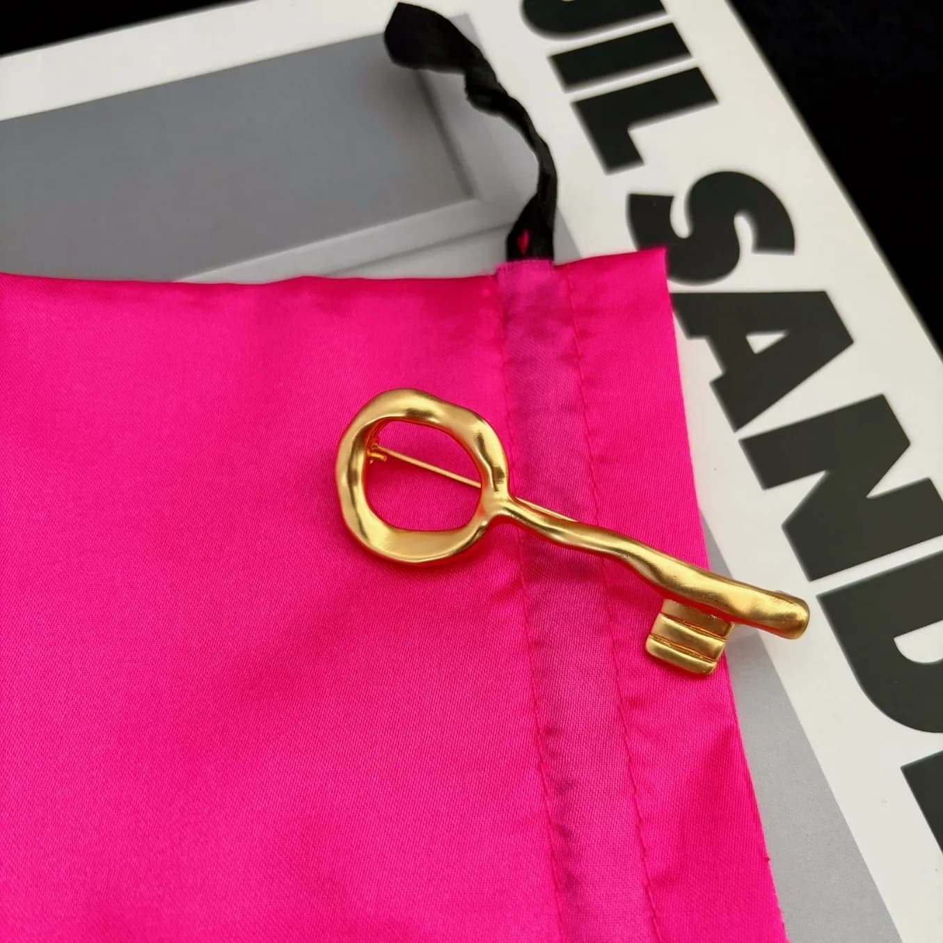 Broche clé en laiton, mode européenne et américaine, simplicité abstraite exagérée, haut sens
