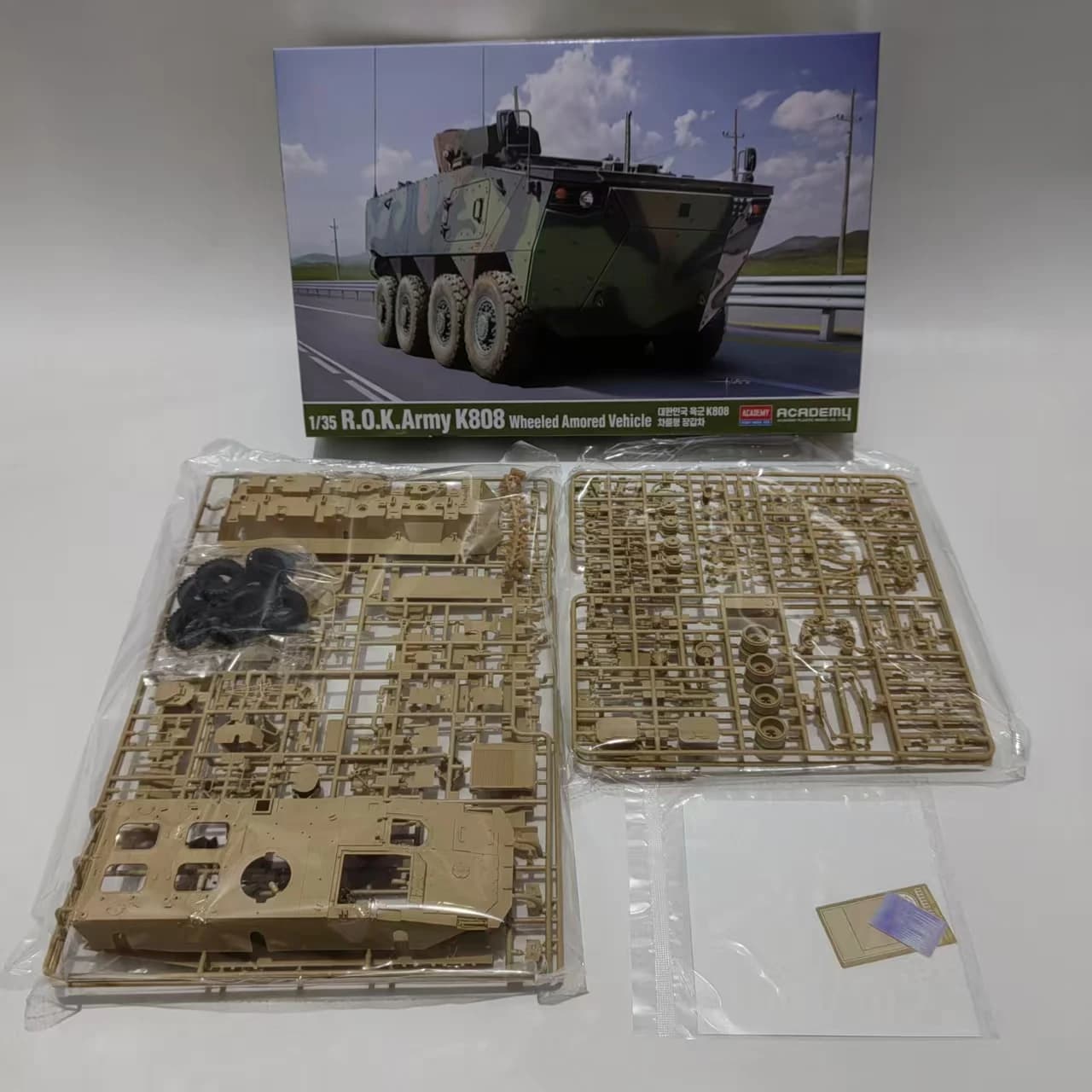 ACADEMY R.O.K. Kit de modèle de bombardier de véhicule blindé sur roues Army K808 AC13569 1/35