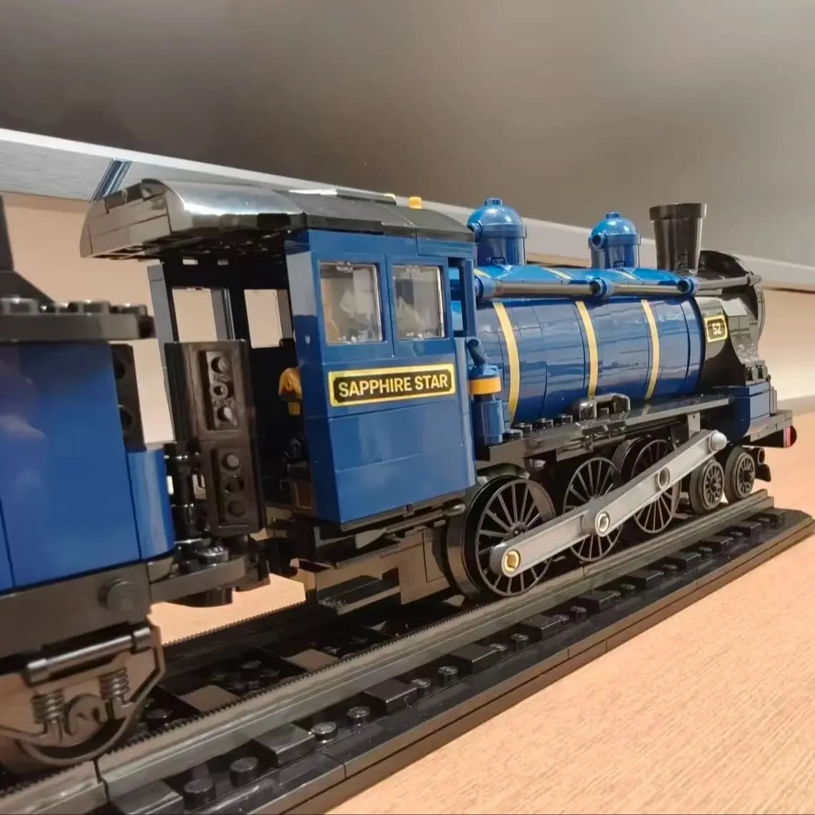2025 Ensemble de train décoratif pour la maison n° 21344 : Modèle de locomotive de train de luxe pou