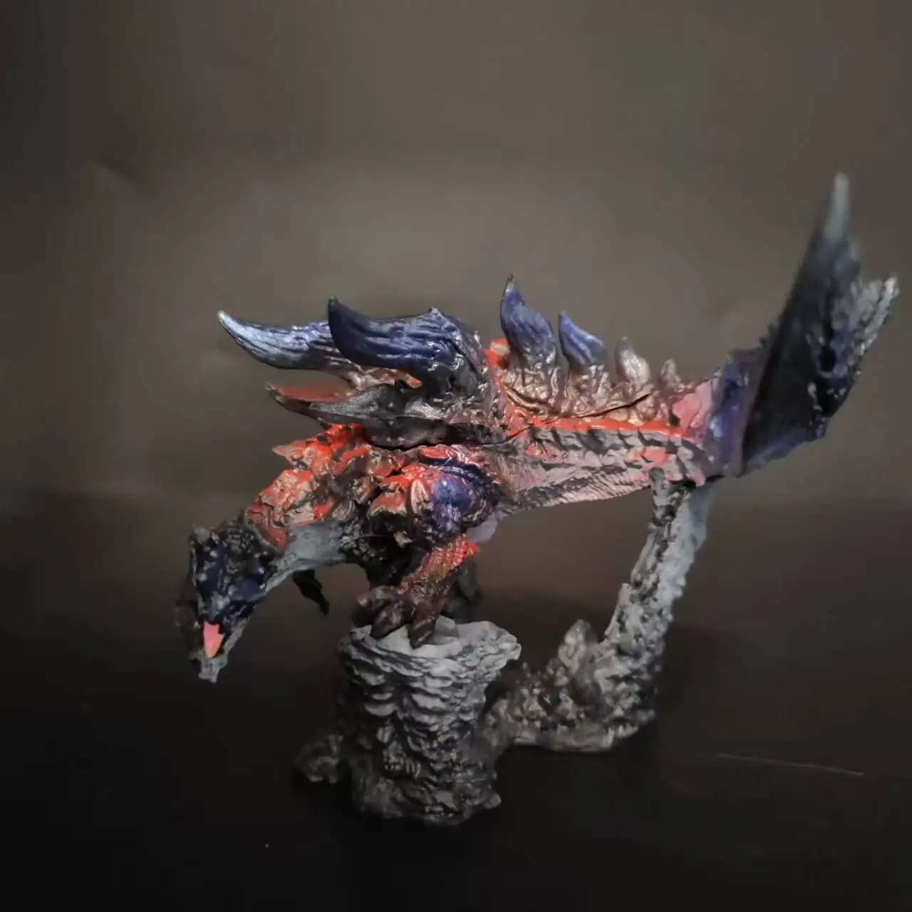Figurine Glavenus de 8 cm, modèle de monstre Dinovaldo peint à la main, statue de collection pour le