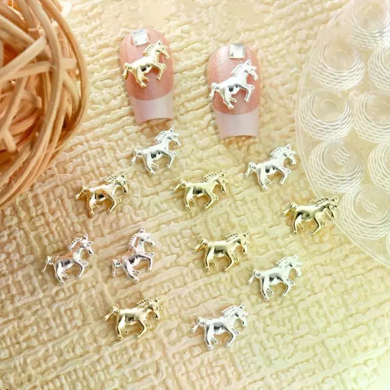 Décoration d'ongles en forme de cheval tridimensionnel, design minimaliste, en alliage, breloque pour Nail Art, accessoires de décoration de manucure