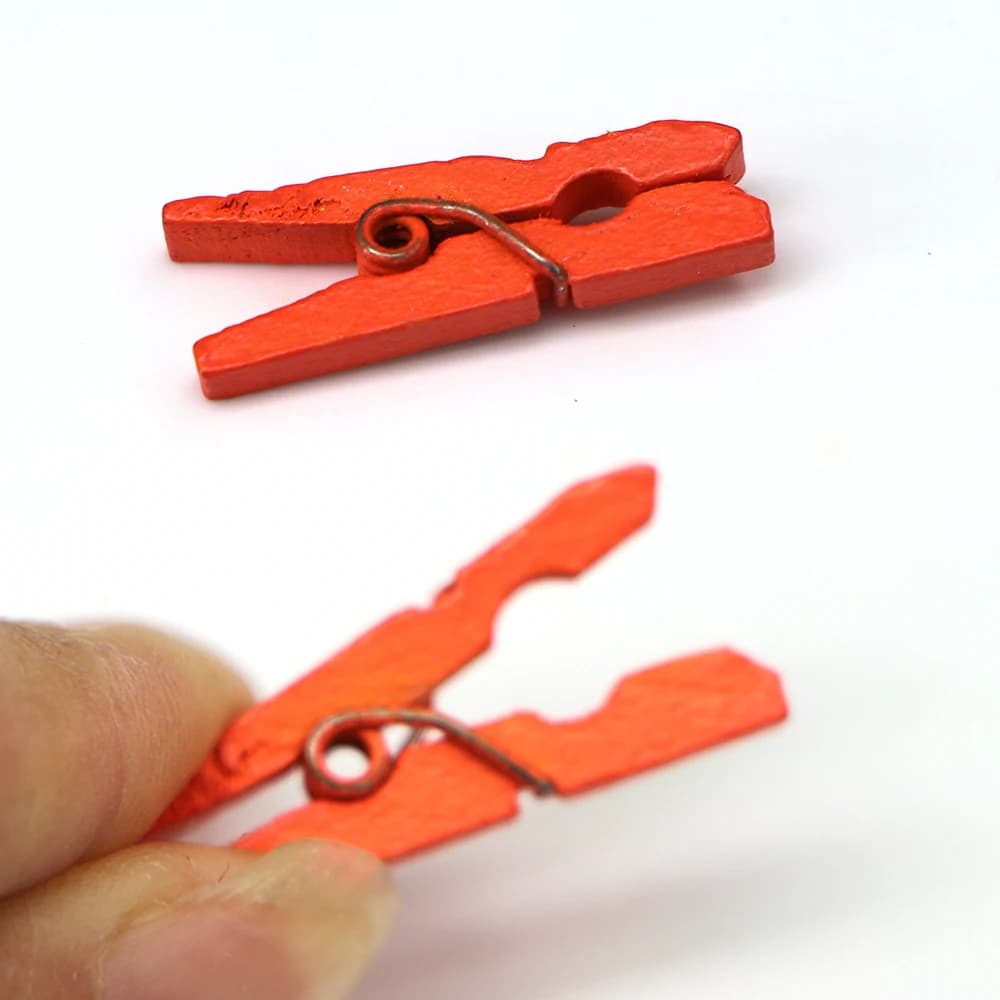 Mini-pinces en bois colorées pour la décoration DIY et la fixation