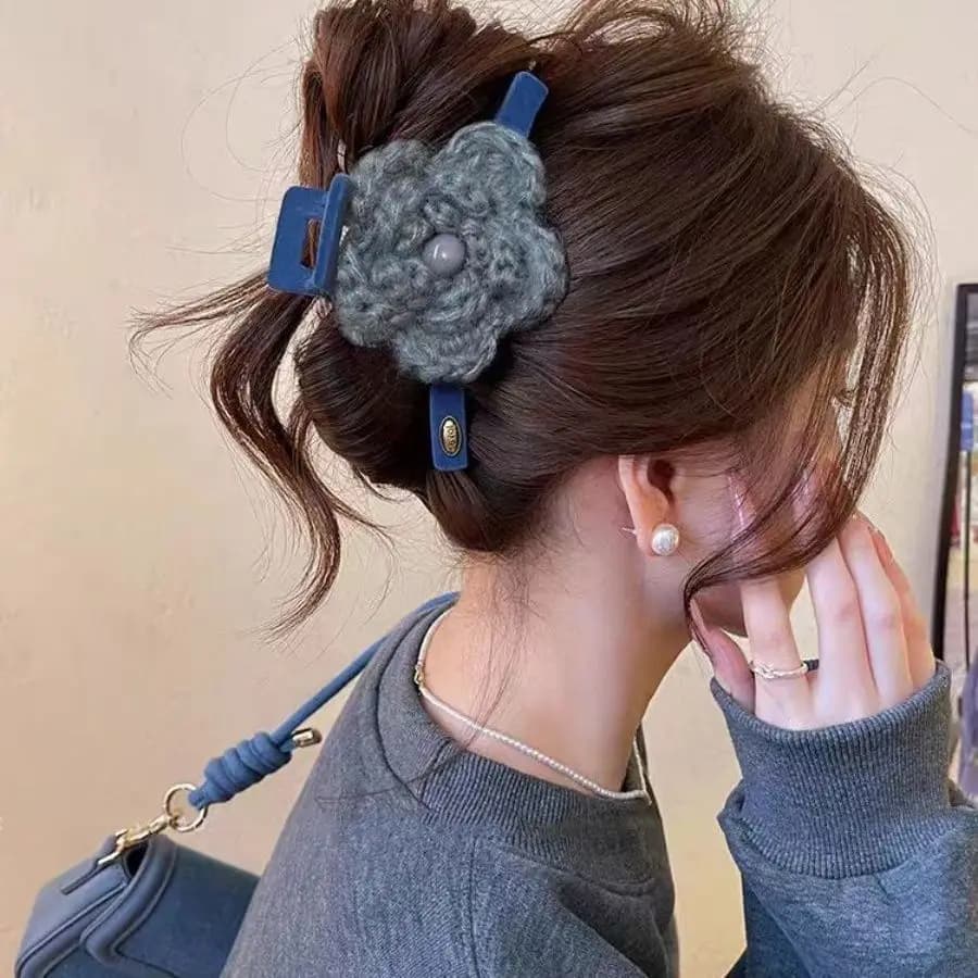 Barrette à cheveux en forme de nœud en peluche moelleuse