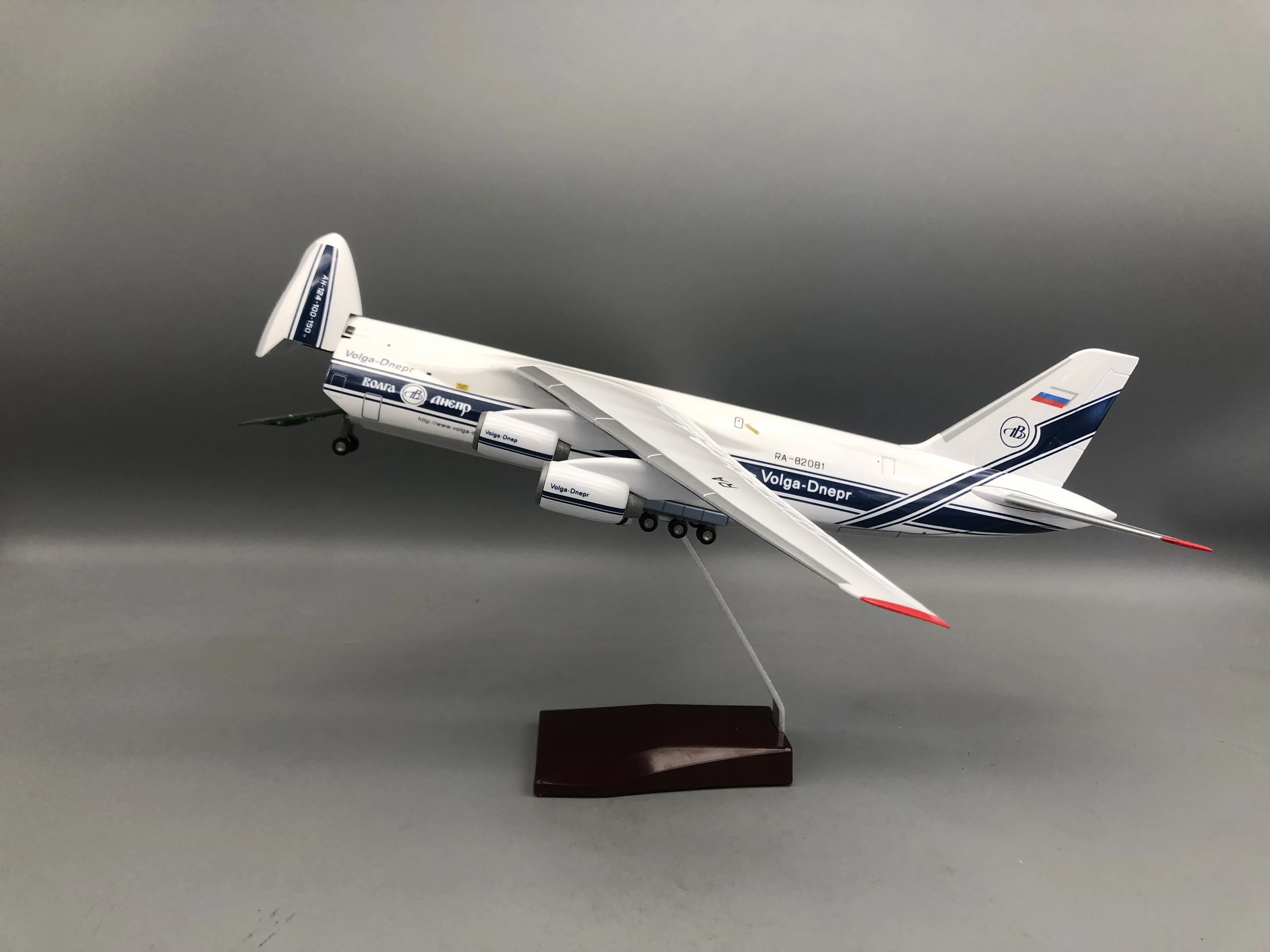 Avion de transport Volga An-124 en résine, 42 cm, échelle 1/165, miniatures d'avions de collection, modèle d'avion en métal, cadeau d'aviation, décoration