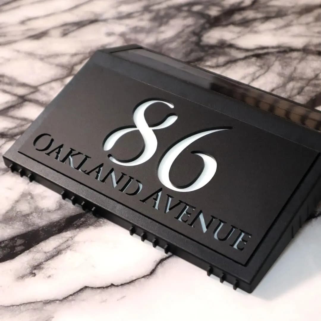 Panneau de maison avec lumière solaire, Plaque d'immatriculation extérieure éclairée, noir mat, Plaque d'adresse éclairée LED personnalisée, acrylique découpé au Laser