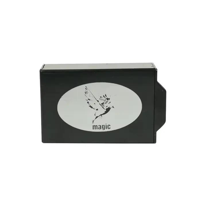 La boîte secrète tours de magie objets apparaissant dans une boîte vide Production gros plan illusio