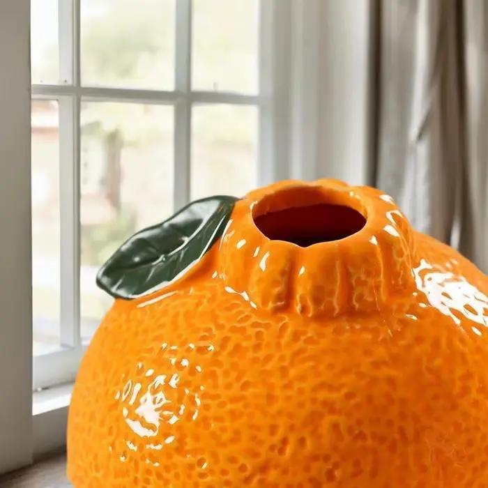 Décoration de table créative avec vase en forme de fruit orange