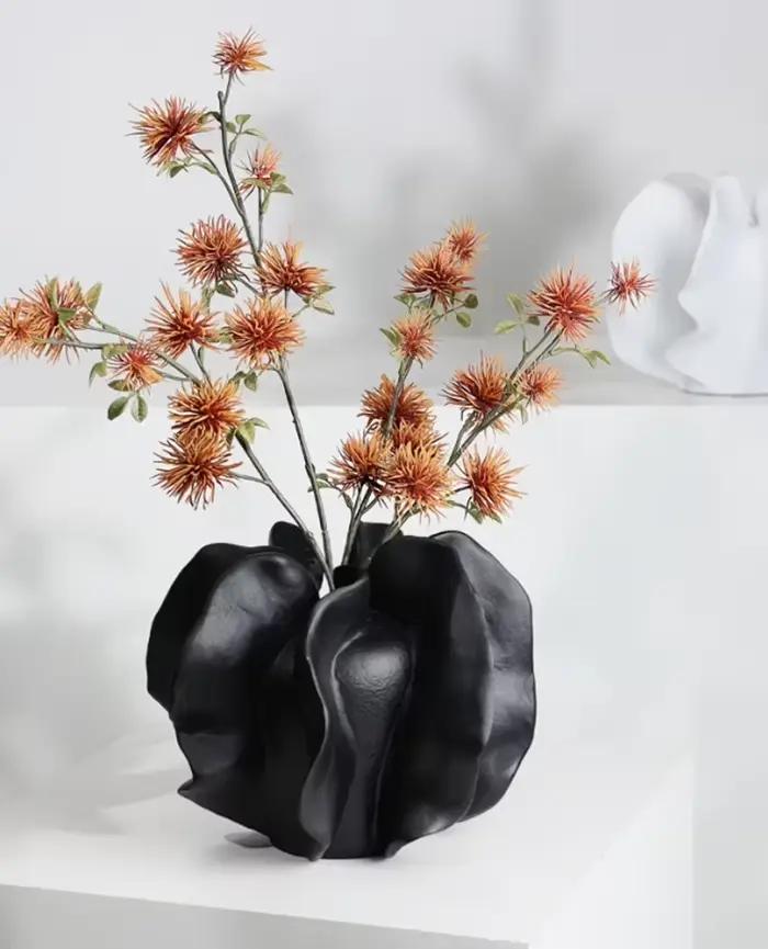 Vase en résine noir et blanc en forme de pétale pour arrangement floral, décoration de salle d'exposition, ornement de bureau de vente, accessoire de maison