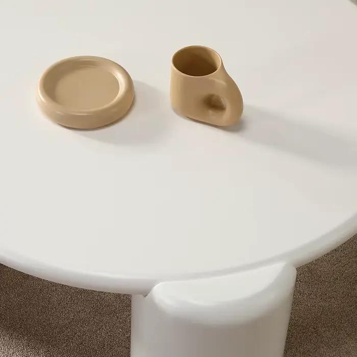 Table basse ronde tendance Kawaii Glam nordique salon