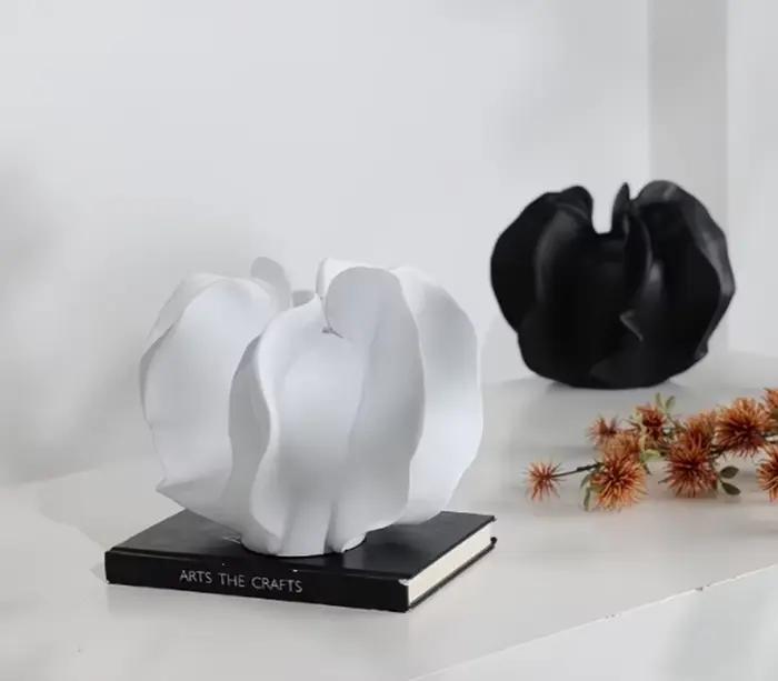 Vase en résine noir et blanc en forme de pétale pour arrangement floral, décoration de salle d'exposition, ornement de bureau de vente, accessoire de maison