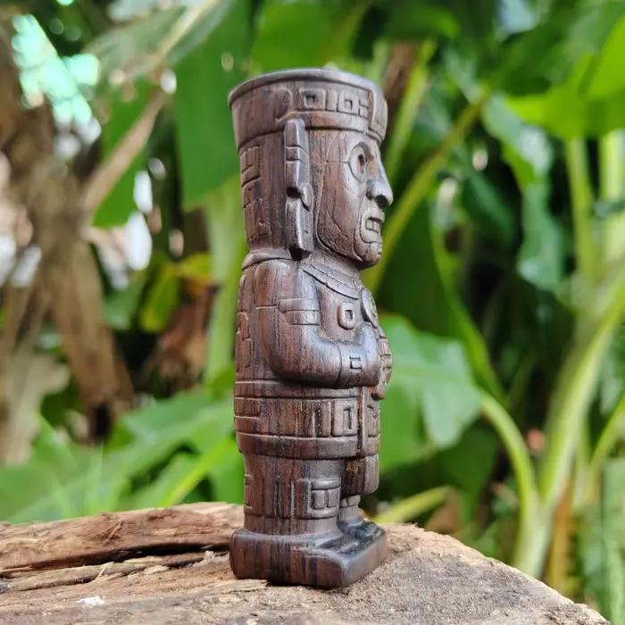 Ornement artisanal en bois sculpté à la main de 3