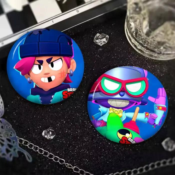 Badge en étain fait main 58 mm