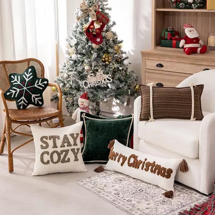 Housse de coussin brodée avec lettres de noël