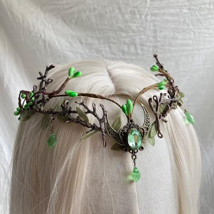 Couronne de feuilles de forêt elfique main diadème goutte d'eau rouge lune déesse féerique mariage occassions spéciales
