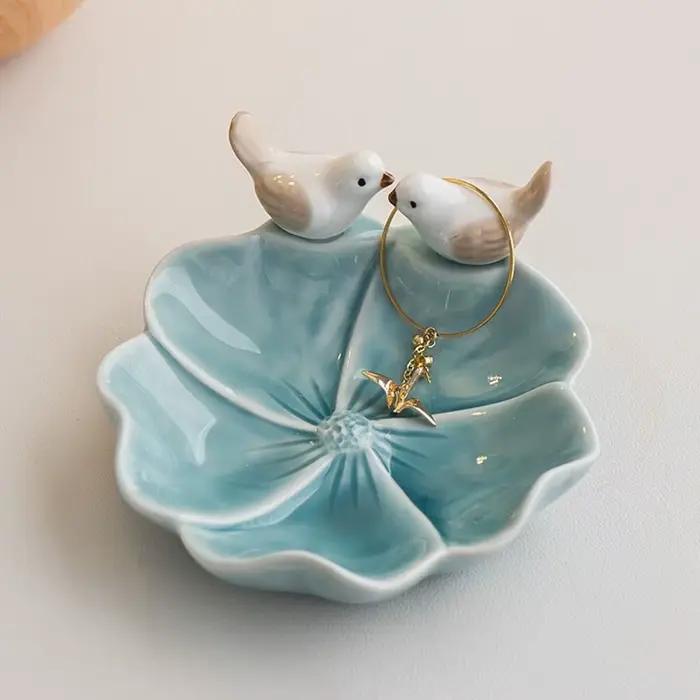 Assiette décorative artisanale en forme d'oiseau