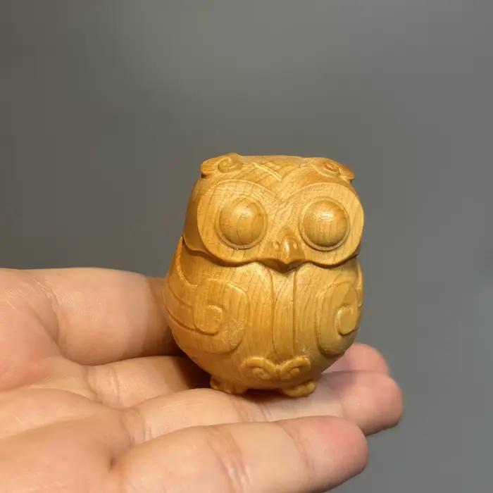 Adorable mini sculpture de hibou – Art en bois fabriqué à la main – Décor de bureau intrincement détaillé – Ajoutez un charme à n'importe quel espace