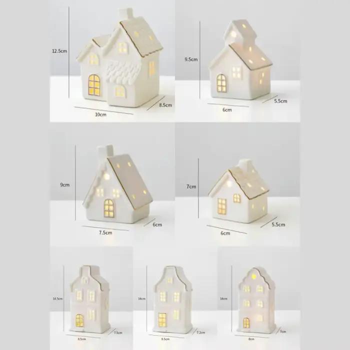 LED éclairer les maisons de Village de noël blanc avec des arbres