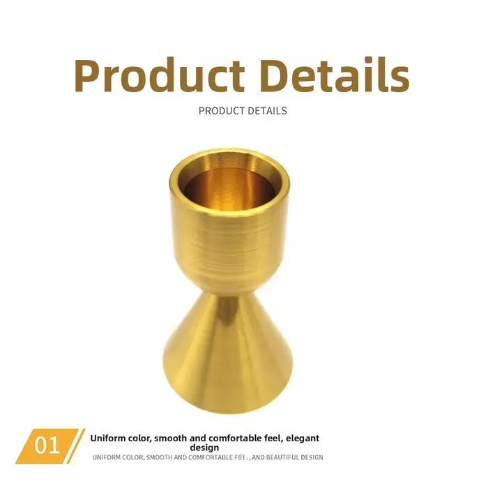 Ensemble de bougeoirs géométriques en métal avec finition électrolytique et base stable pour une utilisation décorative dans les salles à manger