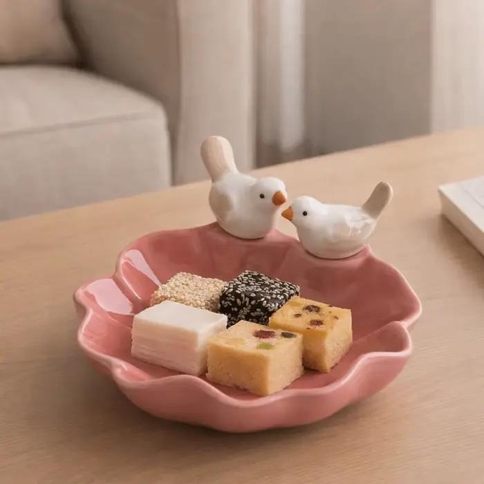 Assiette décorative artisanale en forme d'oiseau