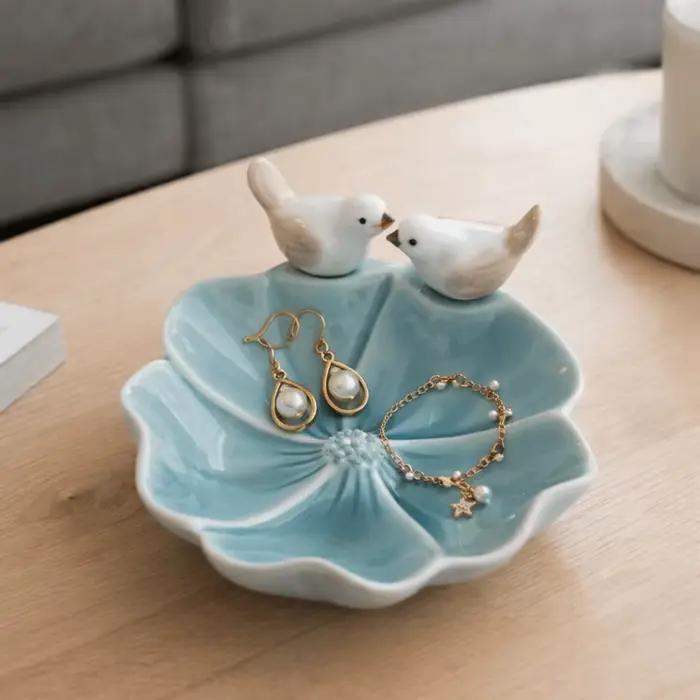 Assiette décorative artisanale en forme d'oiseau