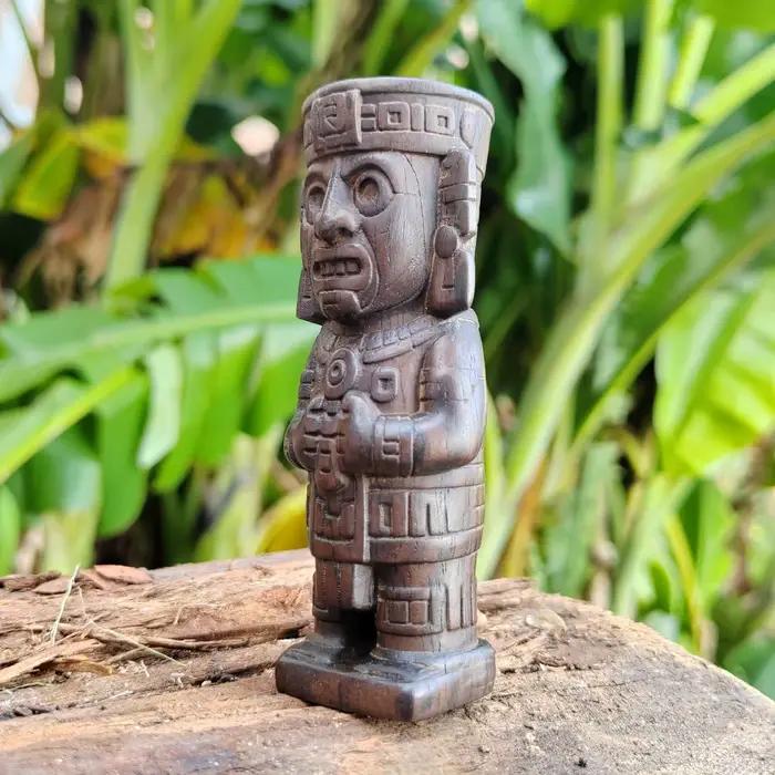 Ornement artisanal en bois sculpté à la main de 3