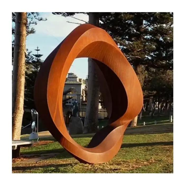 Grande sculpture numérique extérieure en acier corten de jardin