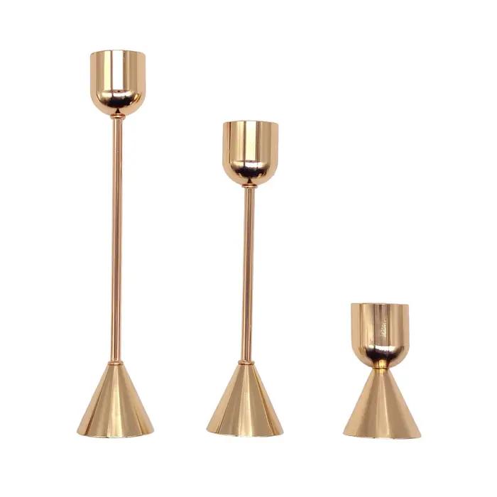 Ensemble de bougeoirs géométriques en métal avec finition électrolytique et base stable pour une utilisation décorative dans les salles à manger