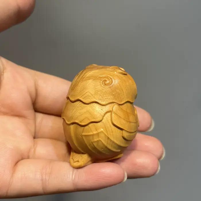 Adorable mini sculpture de hibou – Art en bois fabriqué à la main – Décor de bureau intrincement détaillé – Ajoutez un charme à n'importe quel espace