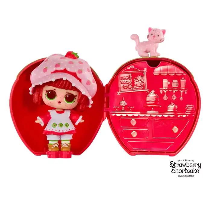 Surprise Loves Strawberry Shortcake Tots, poupées de collection parfumées avec 7 surprises