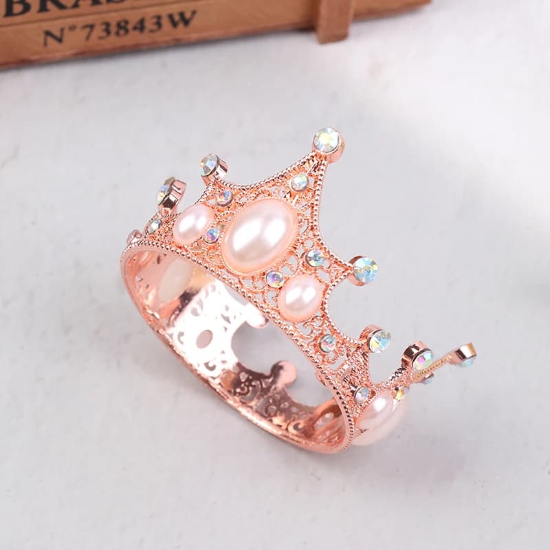 Couronne en métal rétro miniature /Cna/ pour décorer les jouets, les ornements, les poupées en coton