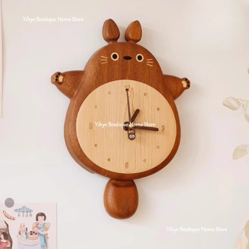 Horloge murale créative Totoro en bois massif, pendule de salon mignon, décoration murale suspendue, Style Ins, décoration de maison, cadeau